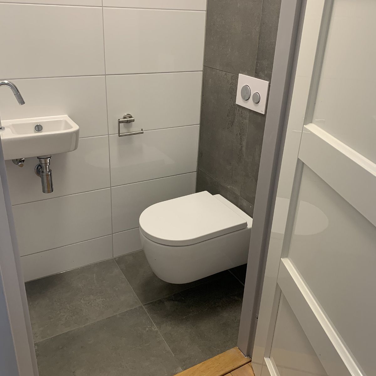 Opeenvolgend Contractie Draaien Hangend toilet laten plaatsen - Kosten zwevend toilet